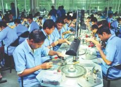 Diamond Cutting Worker